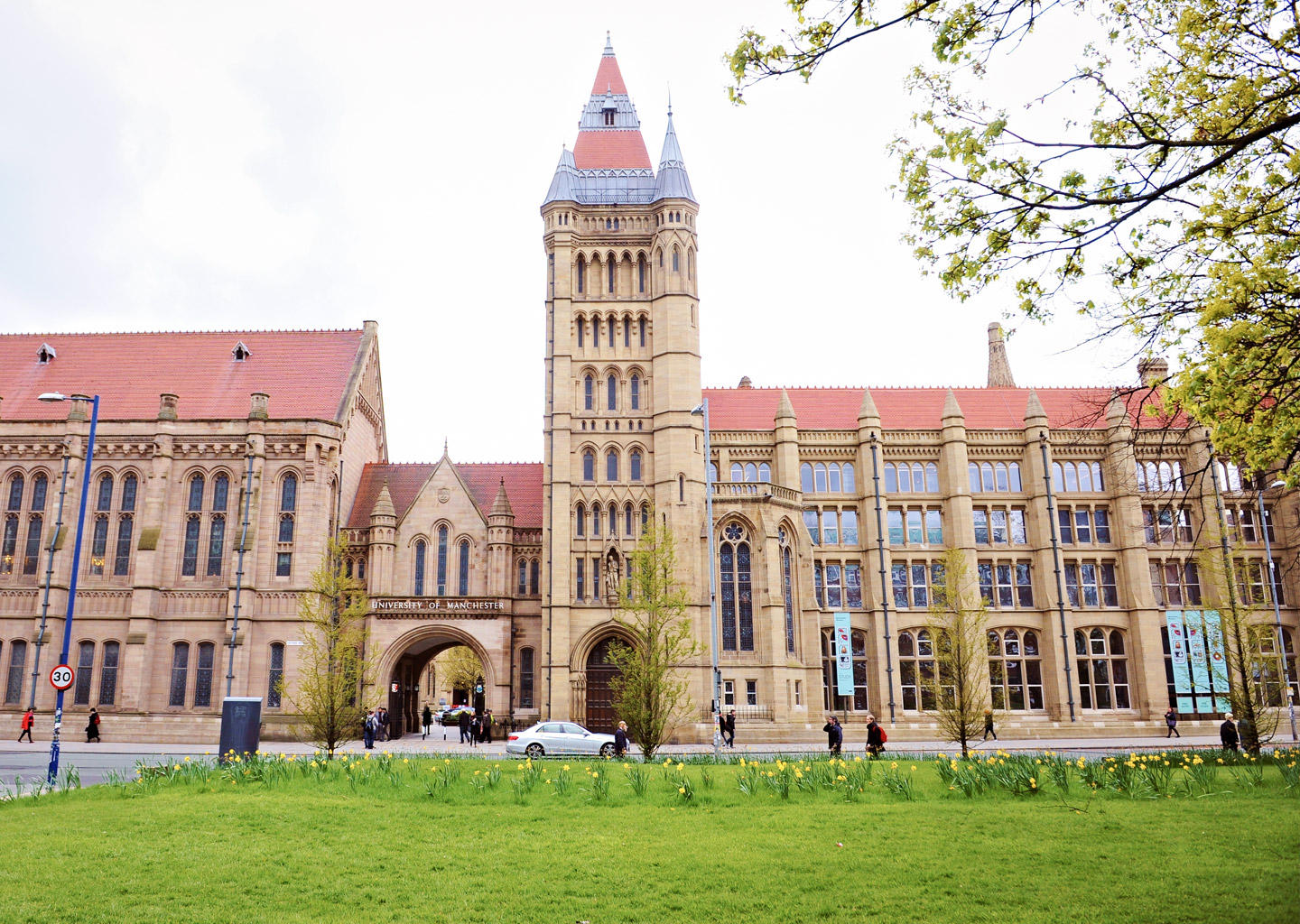 TOP 13 UNIVERSITIES IN UK TO STUDY LAW - CareerGuide